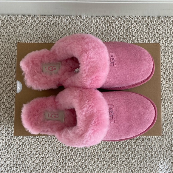 UGG Cozy Slippers - Picture 4 of 8